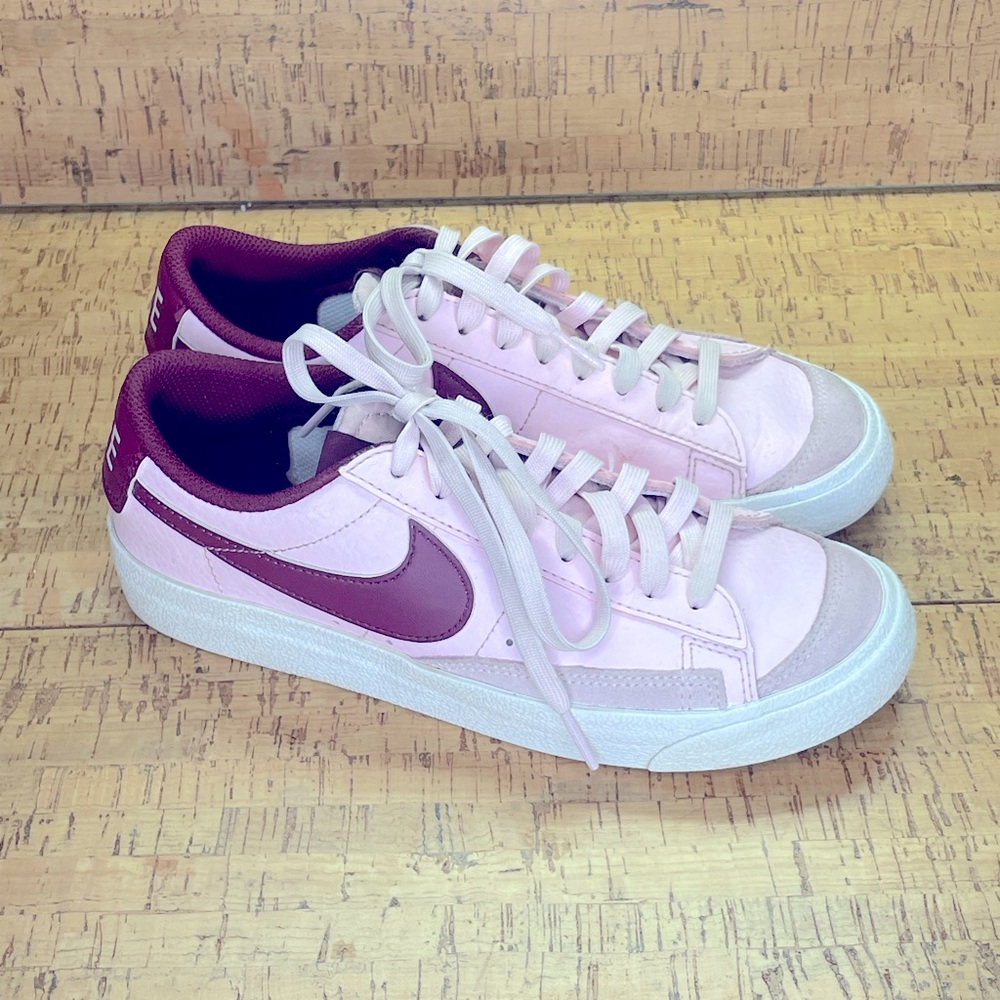RARE! Nike Blazer Low 77
PINK FOAM/WHITE/BLACK/DARK BEETROOT Women’s 6 K…